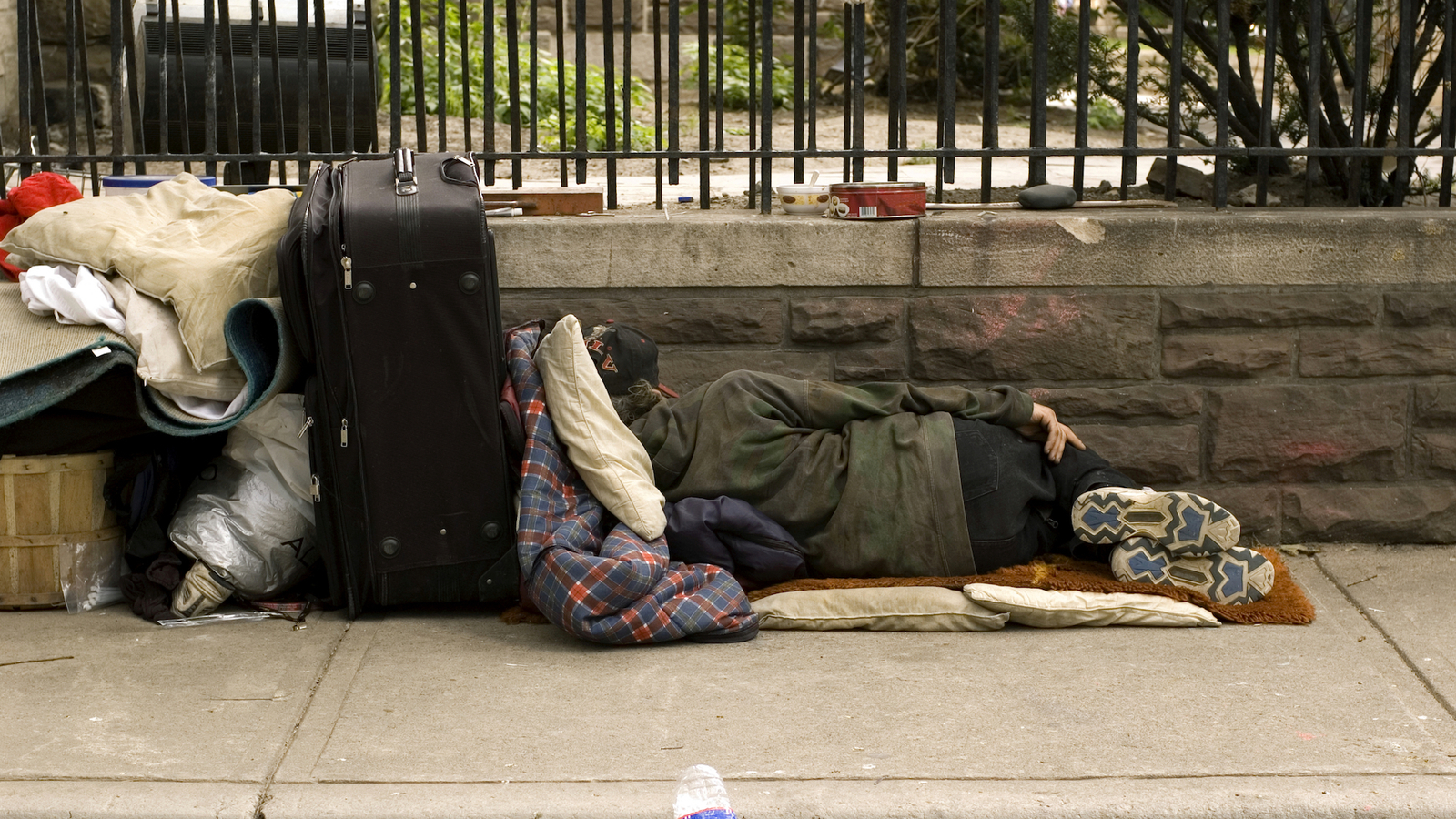 100-duvets-et-100-tentes-pour-aider-les-sans-abris-de-paris-cet-hiver