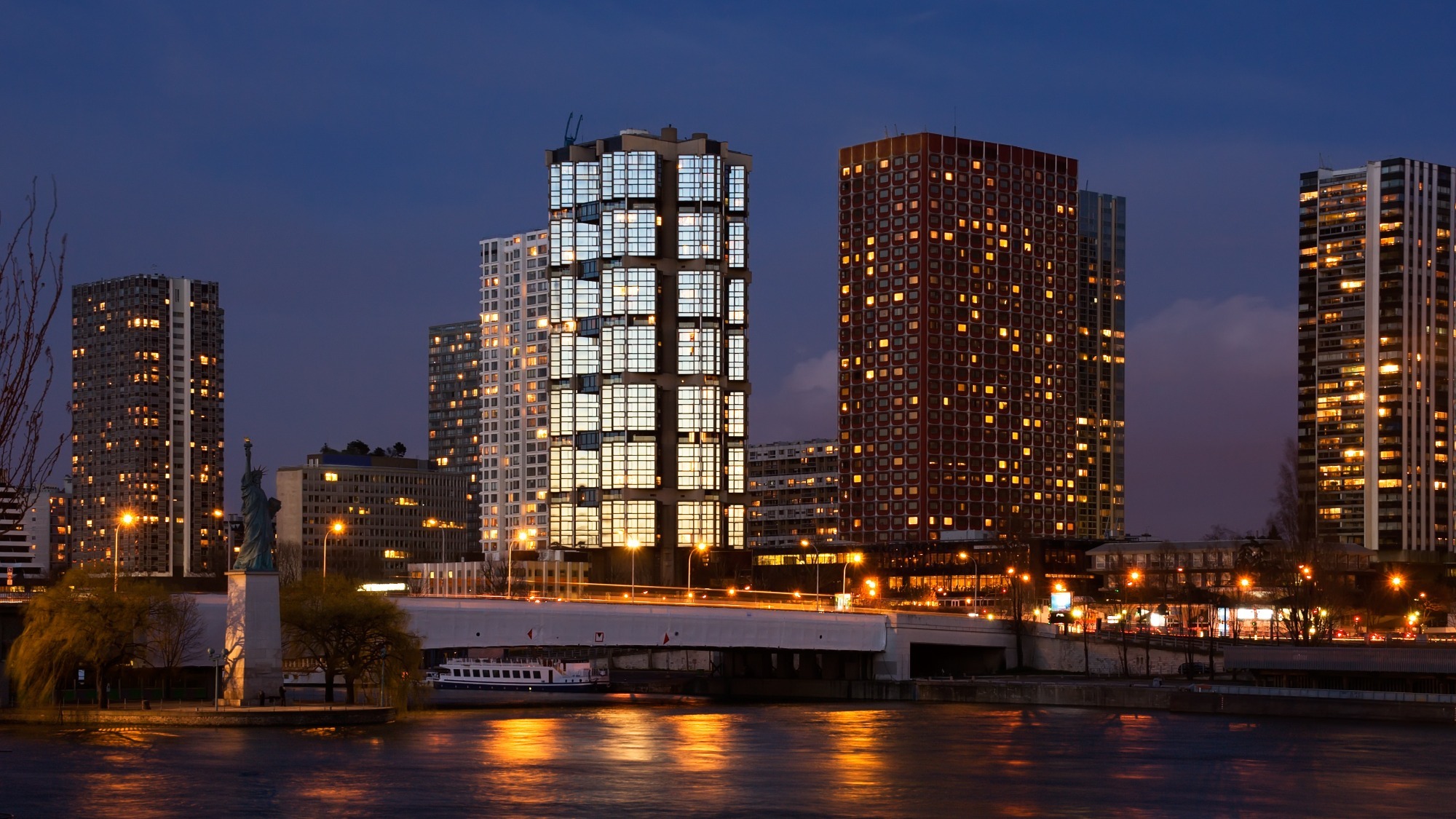 Agression de Yuriy à Paris : neuf personnes placées en garde à vue beaugrenelle-skyline-picture-id139864829