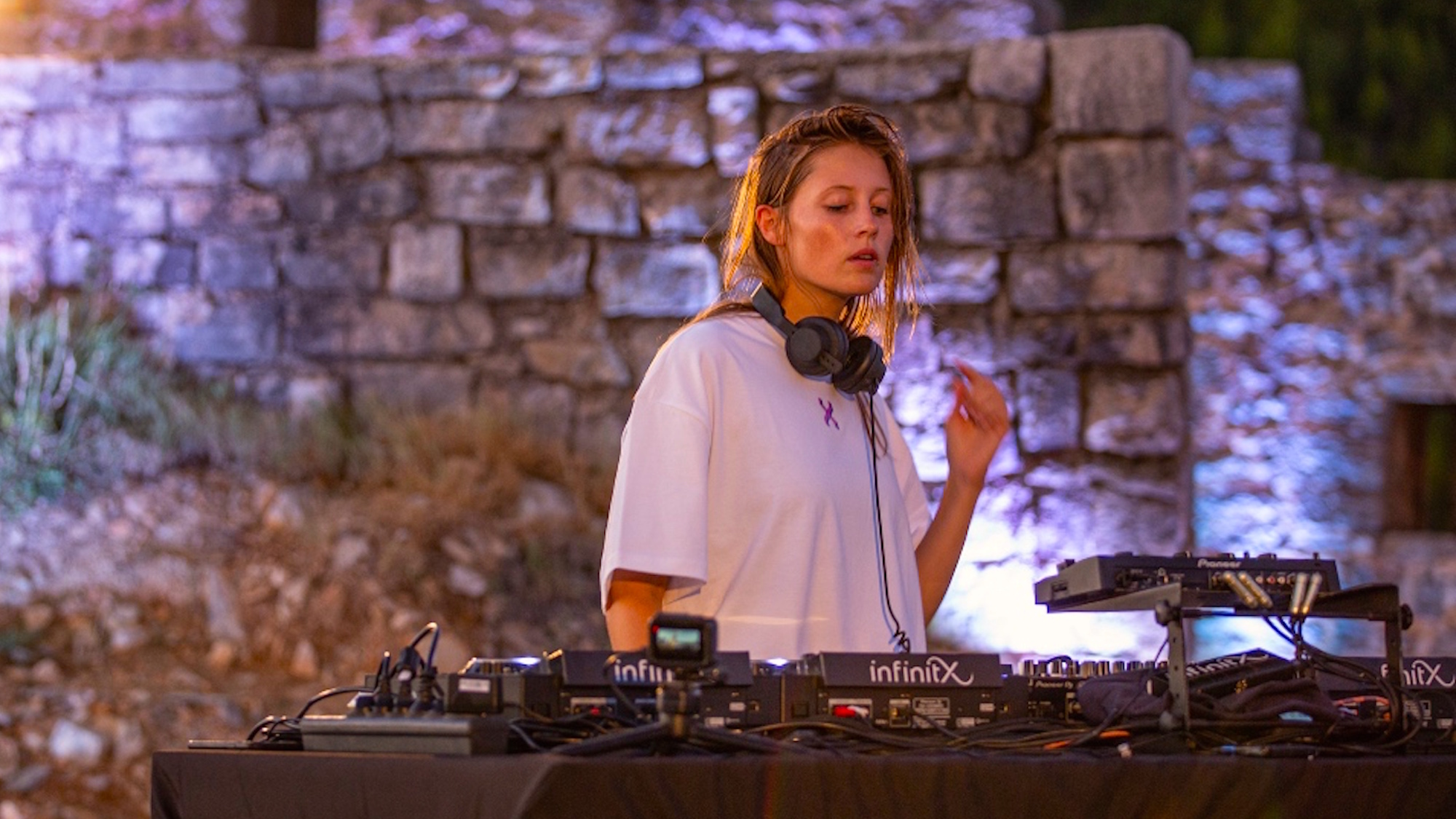 charlotte-de-witte-la-clairiere-paris-hood-open-ai