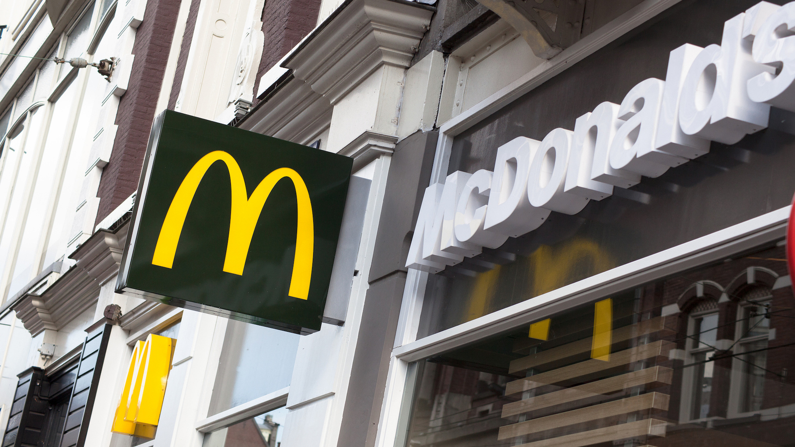 L’après M, l’ancien McDo du 14ème transformé en plateforme d’entraide appelle aux dons ! istock-458729133-2-1600