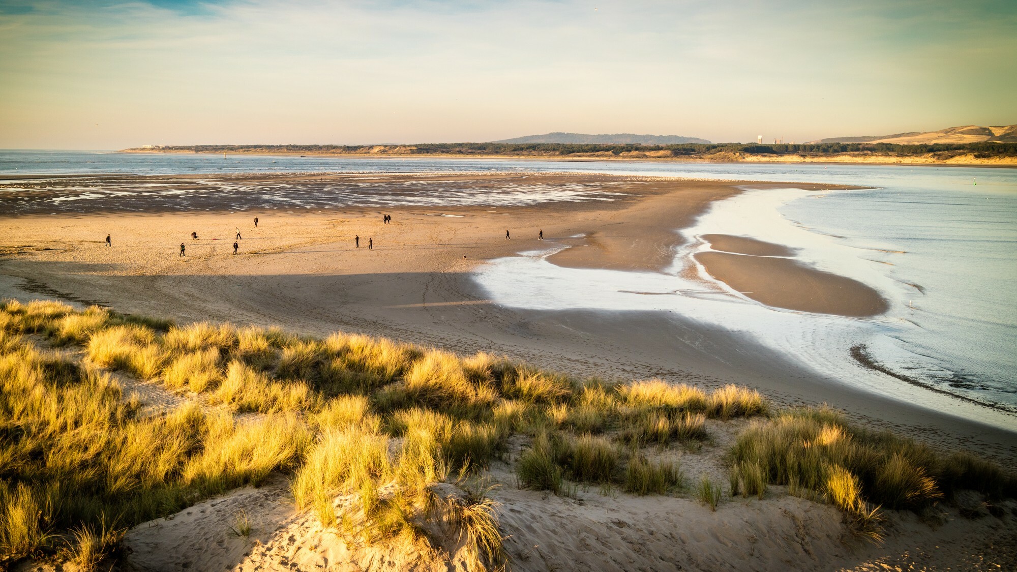 Le port du masque n'est plus obligatoire sur les plages du Pas-de-Calais ! istock-495355392