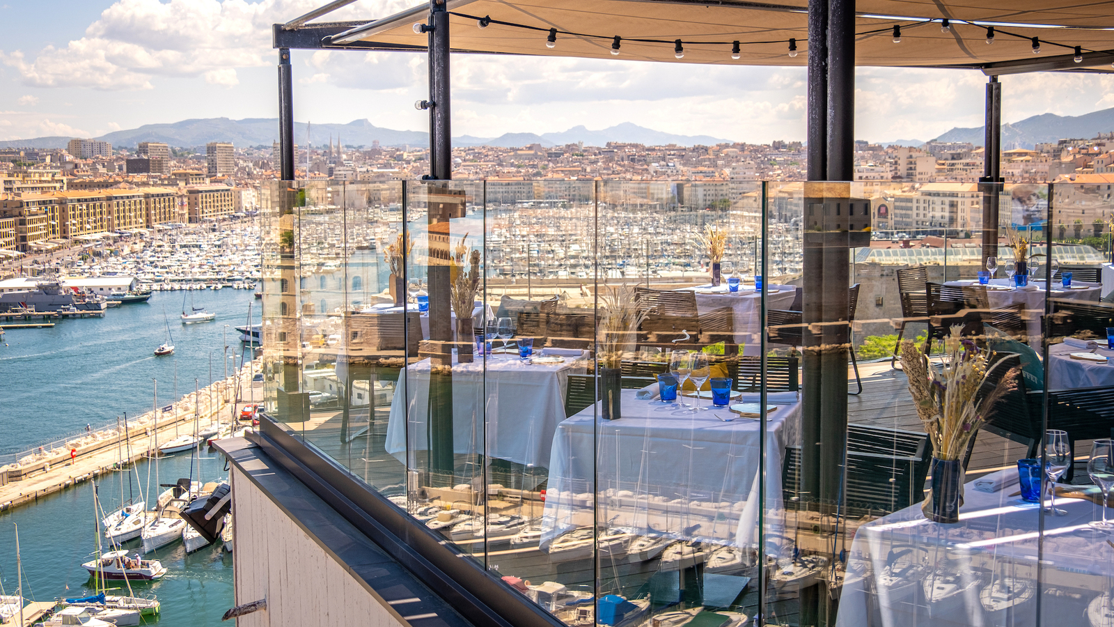 Le restaurant panoramique du Sofitel devient le temps de l'été l