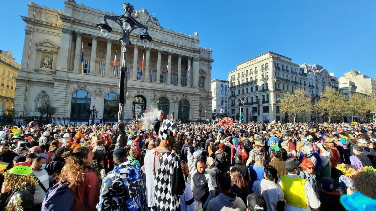 Marseille : 6 500 Personnes Font La Teuf Dans La Rue, Au Calme | Le Bonbon