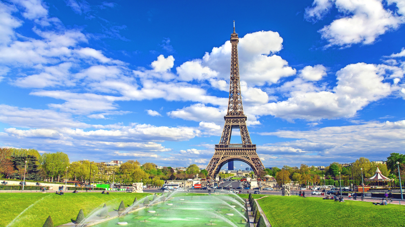 Batiment En Face De La Tour Eiffel Un énorme food court japonais s’installe en face de la Tour Eiffel