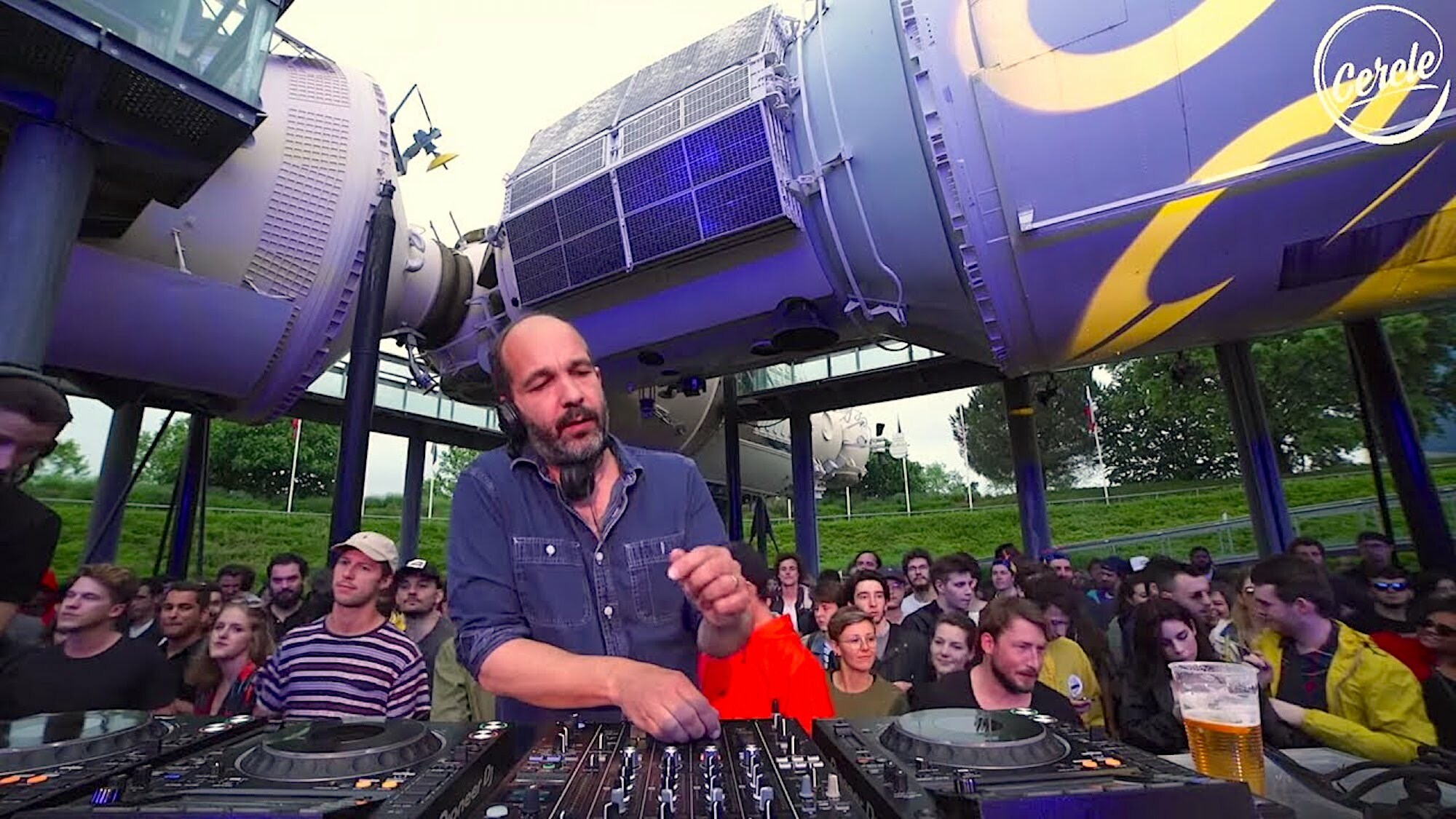 Paris : le concert-test de fin mai accueillera le DJ Etienne de Crecy etienne-de-cre-cy-dj-mai-concert-test-paris-accor-