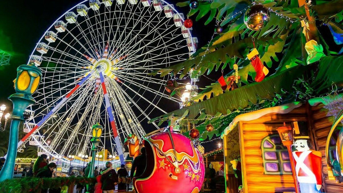 Une forêt de sapins enneigée et des sculptures lumineuses s'installent à Nice pour Noël  Le Bonbon