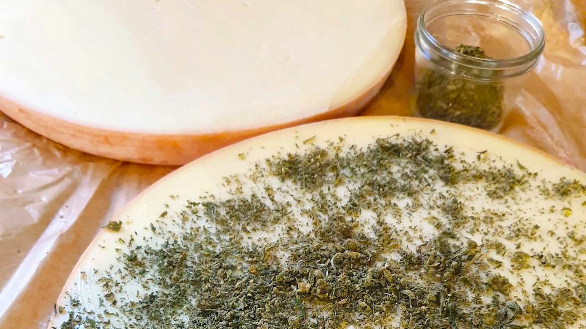 À Paris, une nouvelle raclette au CBD pour affronter l’hiver raclette-cbd-weed-fromage-cheese-paris