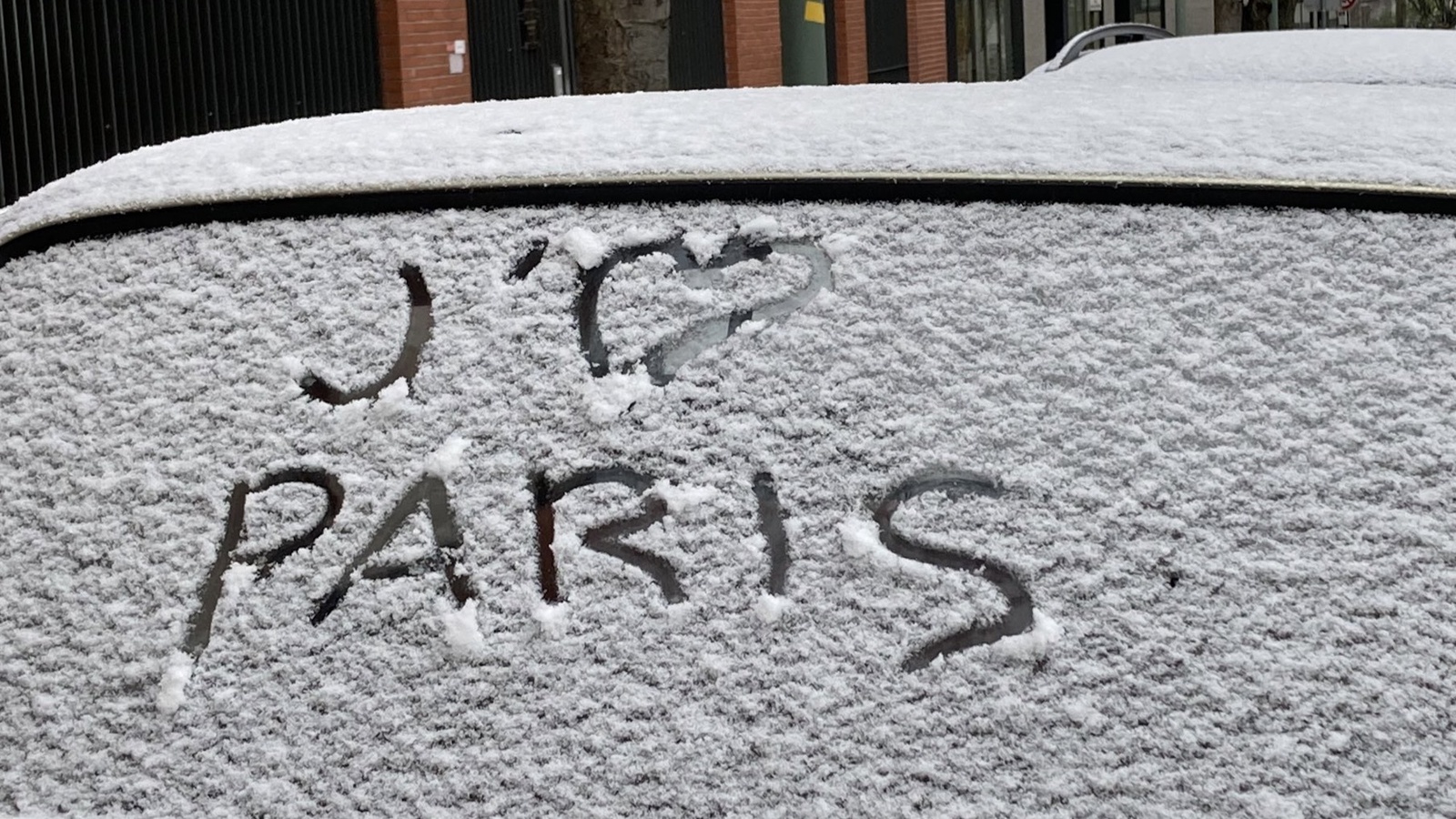 Les Réactions Des Parisiens Face Aux Chutes De Neige Ce Mercredi 14 ...