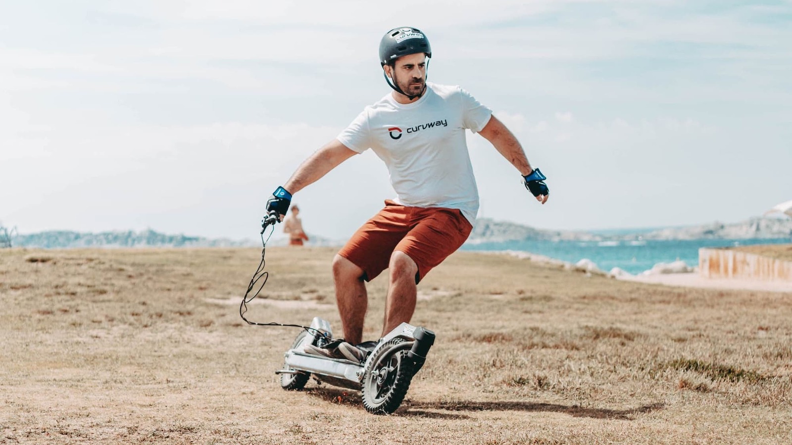 Une start-up lyonnaise invente un snowboard électrique tout-terrain ...