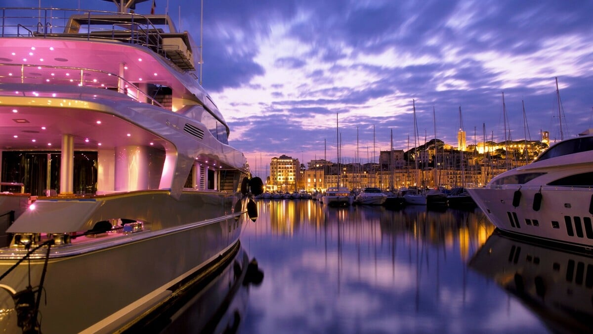 Pépite : vous pouvez passer la nuit dans un incroyable yacht à côté de Nice | Good Vibes | Nice
