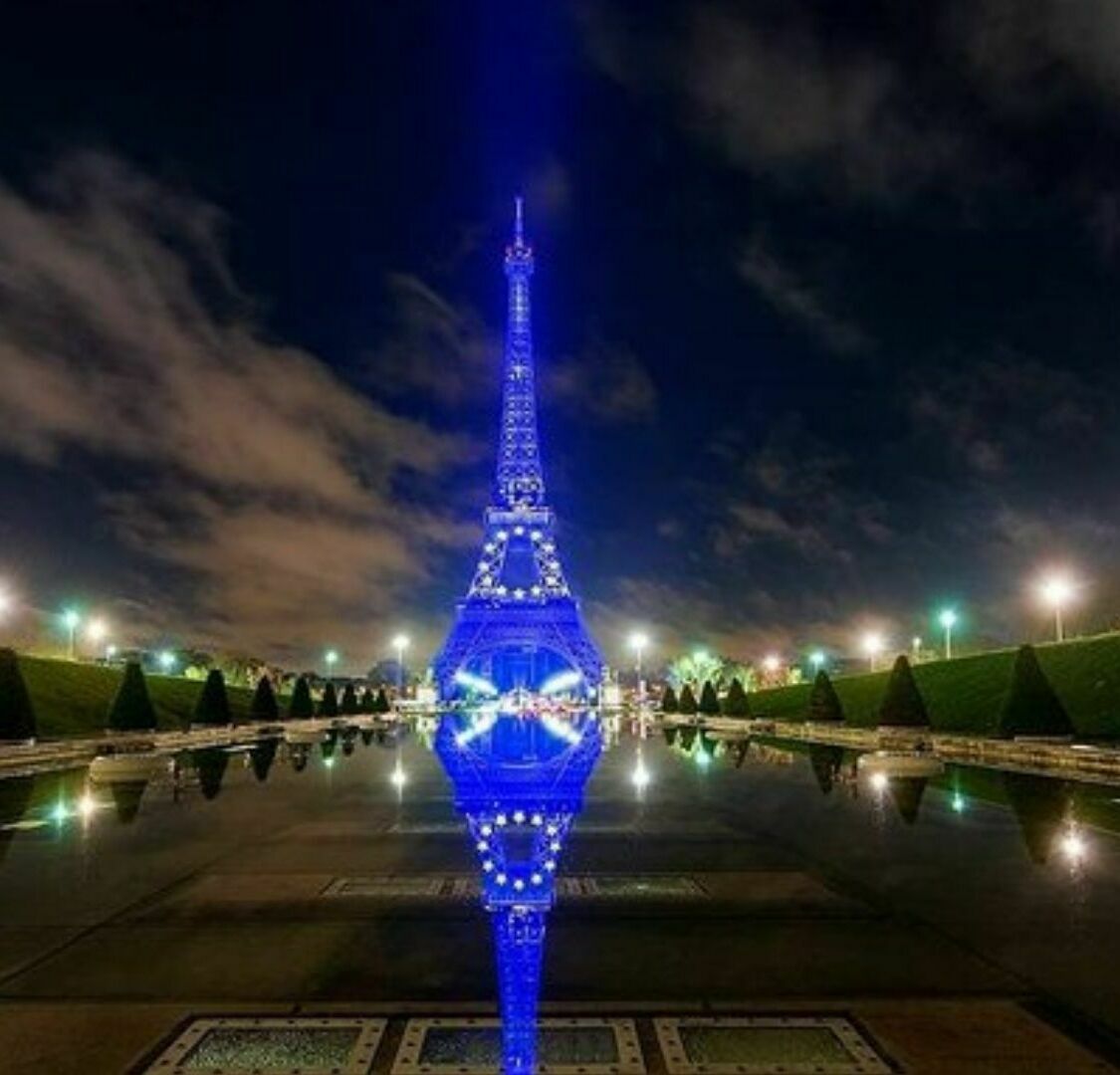 tour-eiffel-bleue-europe