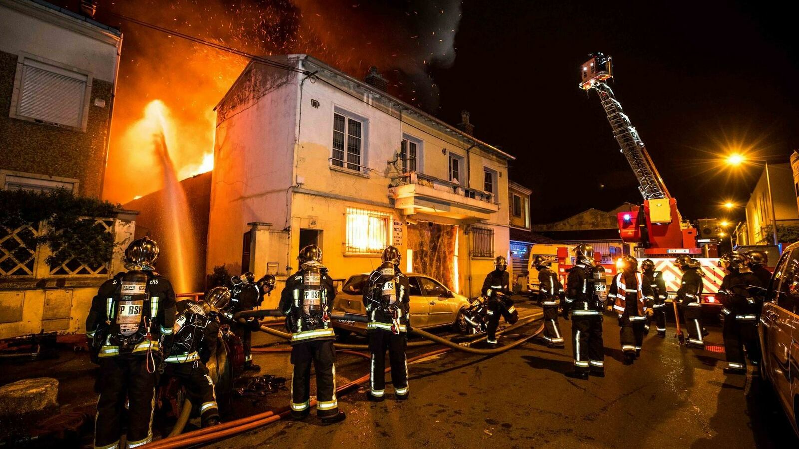 Lyon : Un Bar Détruit Par Un Incendie Dans Le Quartier De La Part-Dieu ...