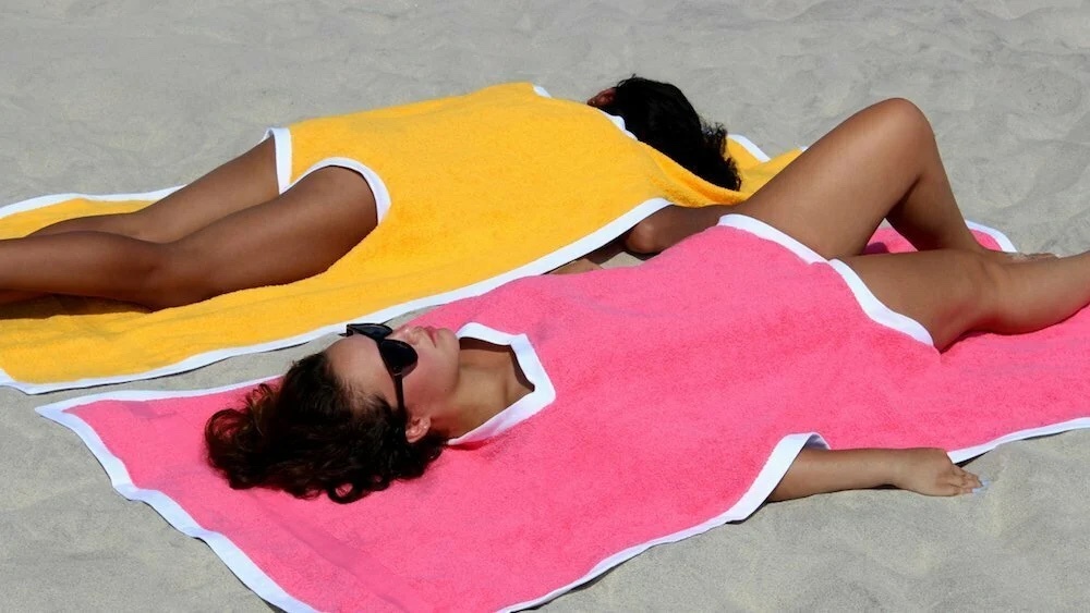 6 inventions (in)dispensables pour la plage cet été towelkini-serviette-bikini-1-2-1000-2-1000