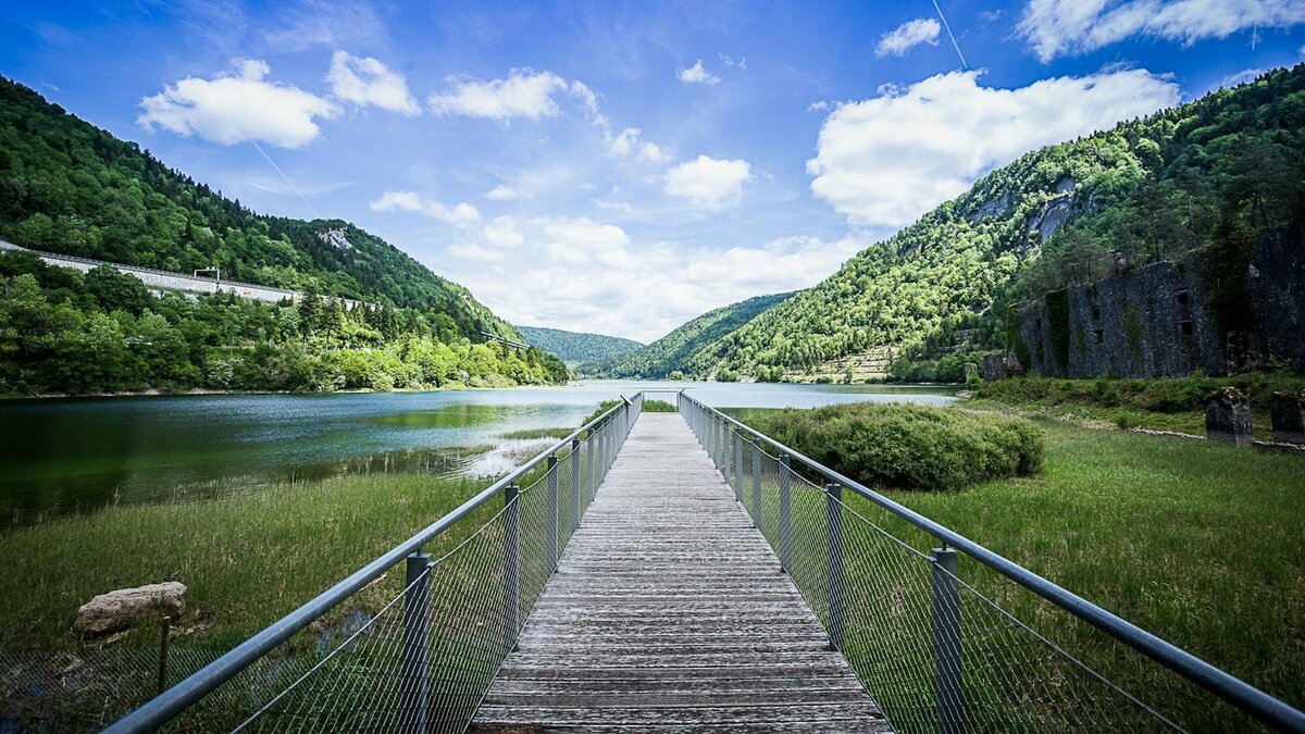 Unique en Europe visitez les vestiges des glacières de Sylans Le Bonbon