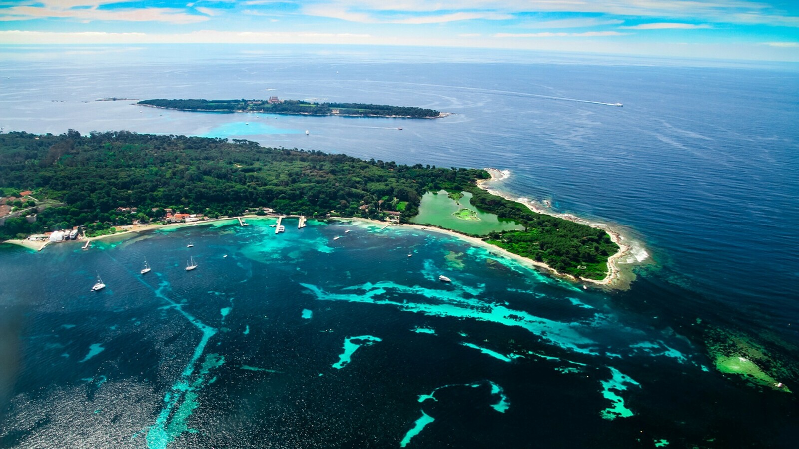 A Nice, ce ferry vous emmène passer une journée sur l'exceptionnelle