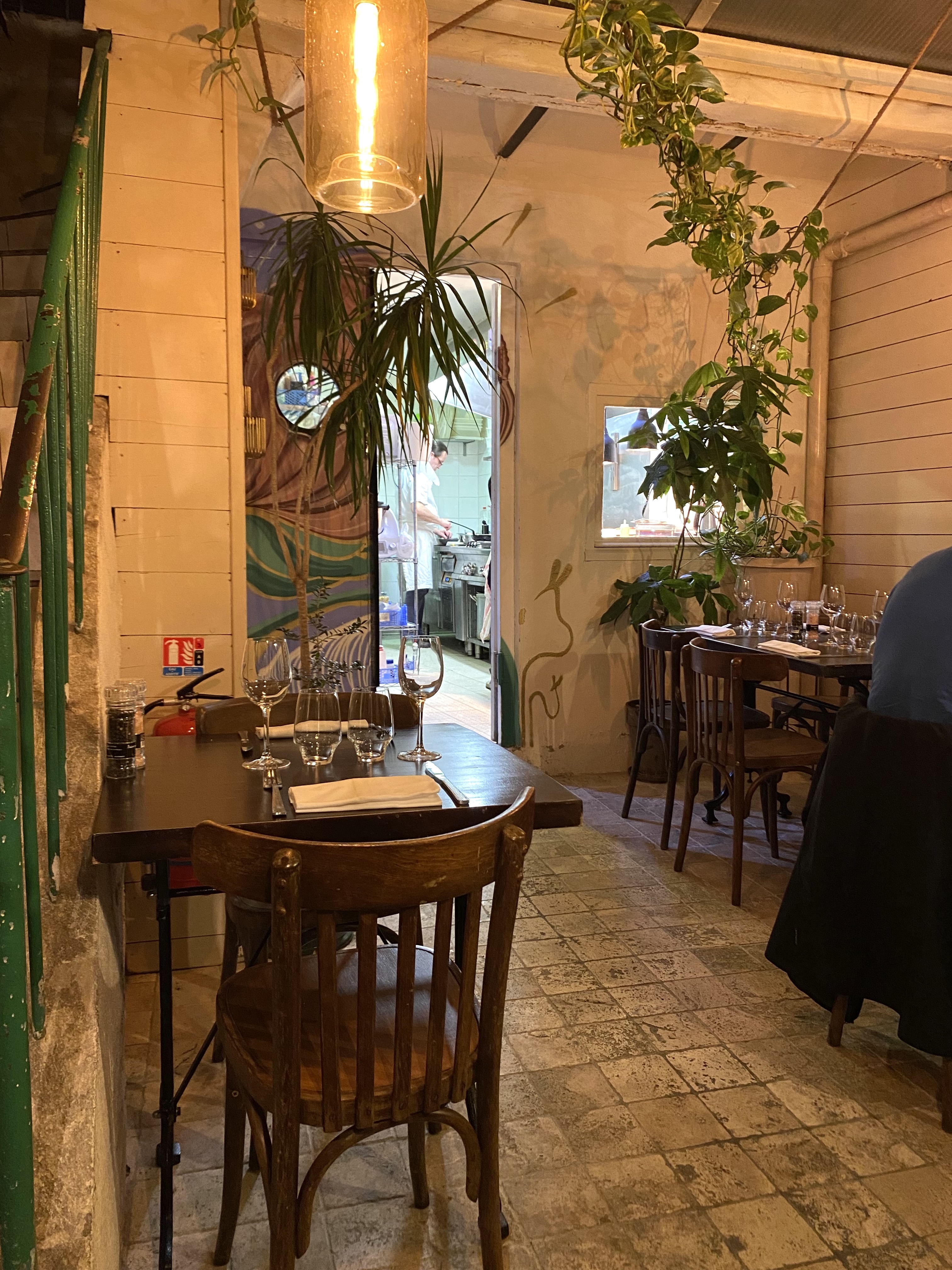 Cour intérieure du restaurant La Caille à Marseille