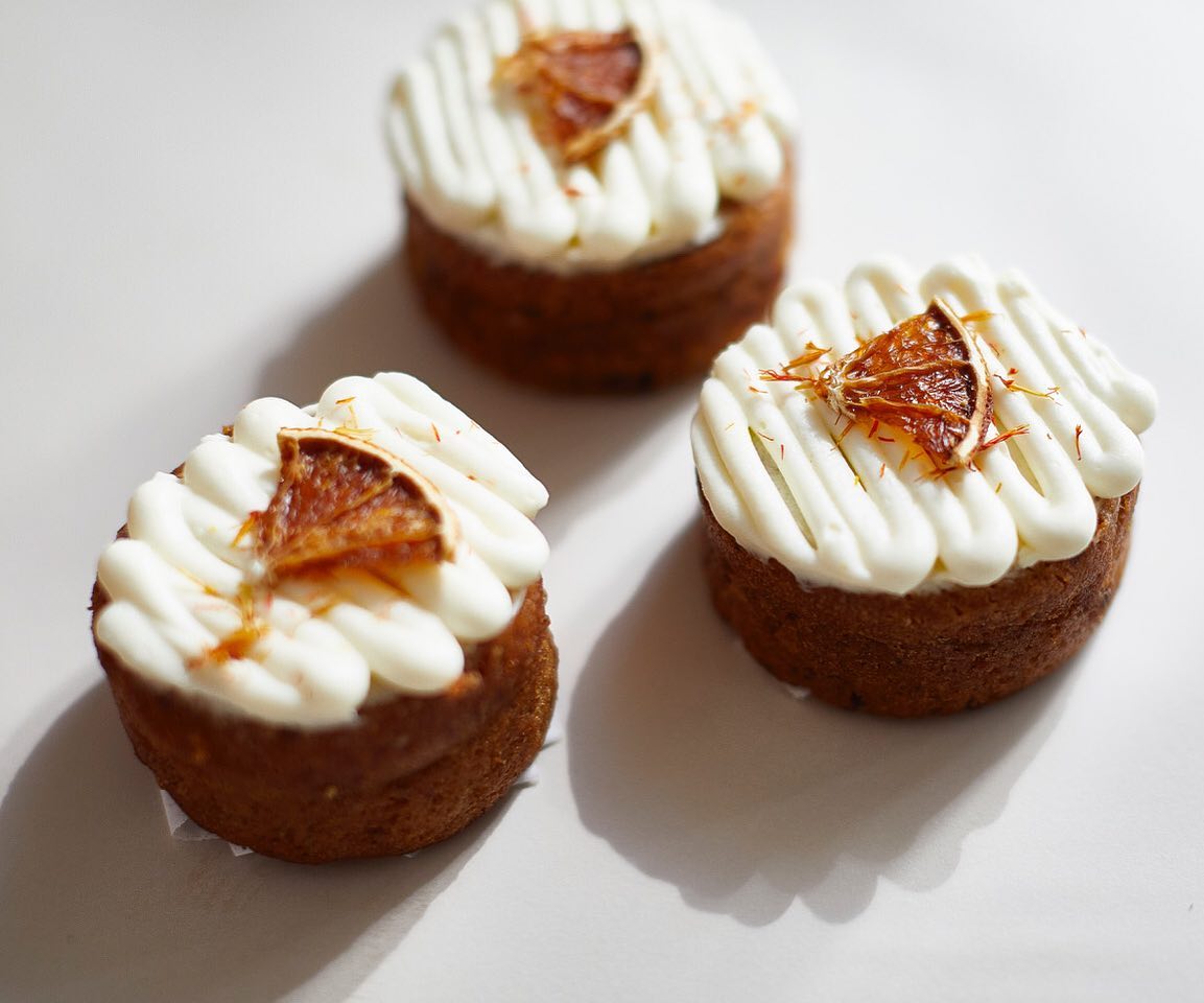 Mini ginger and cinnamon carrot cakes par Minoofi Bakery à Marseille