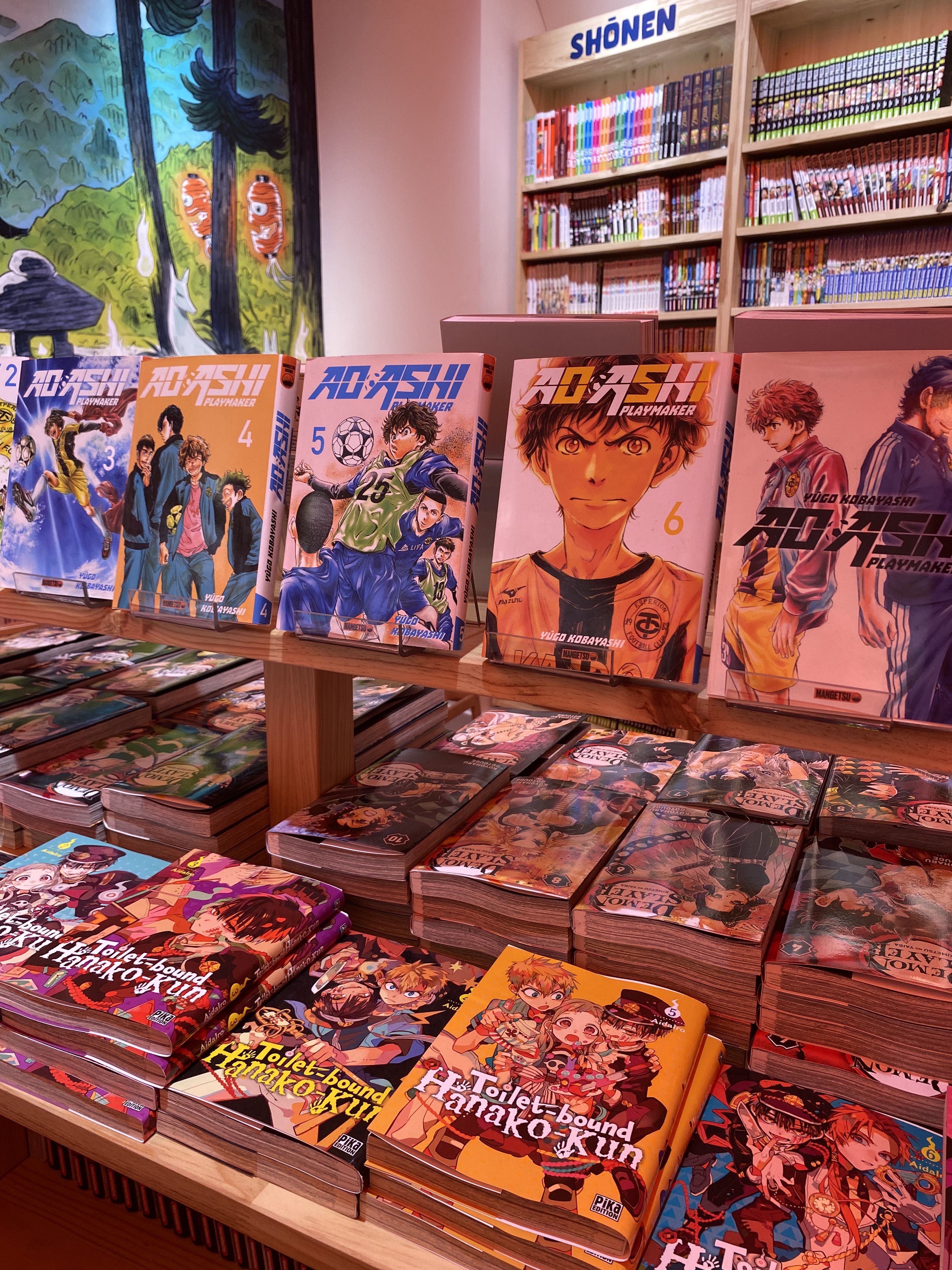 Éventail de Mangas de chez Tsundoku Librairie à Marseille