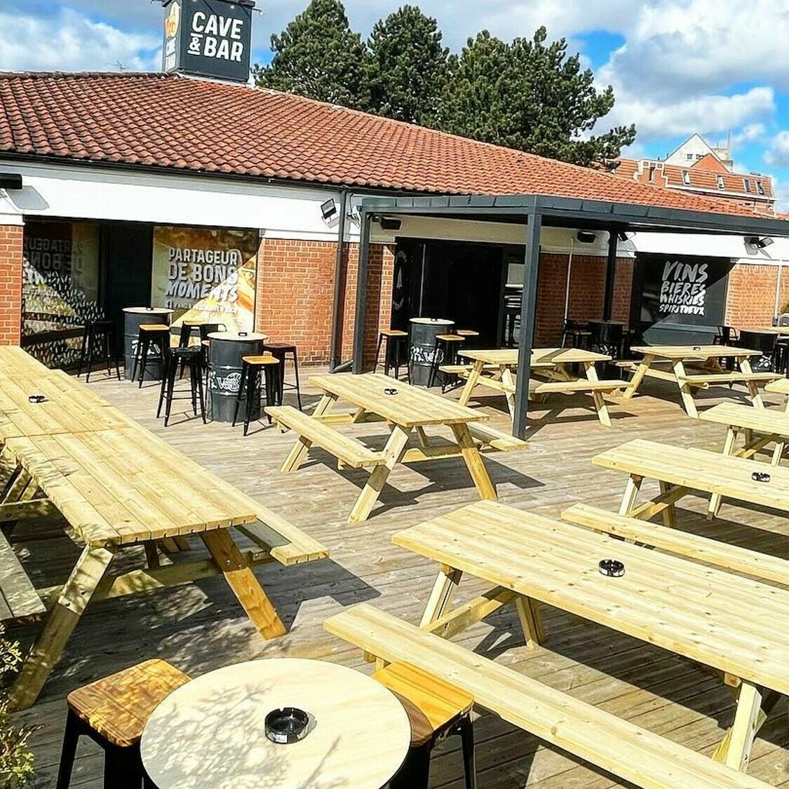 V and B : la cave et bar avec plus de 1000 références de vins, bières et spiritueux à côté de Lille v-and-b