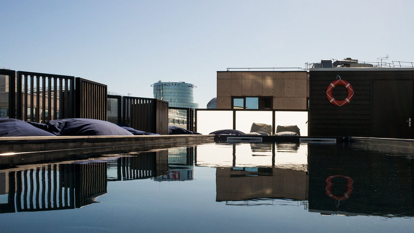 Un immense rooftop avec piscine débarque cet été à Paris News Paris