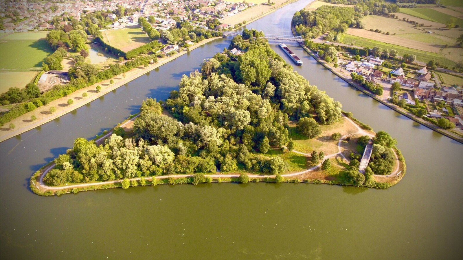 un-open-air-de-fou-cach-sur-une-le-25min-de-lille-d-barque-en-juin