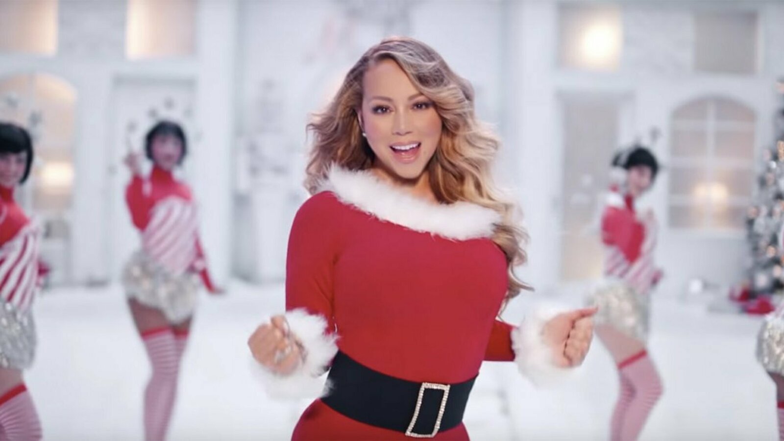 It's time Mariah Carey lance la saison de Noël dans une vidéo magique