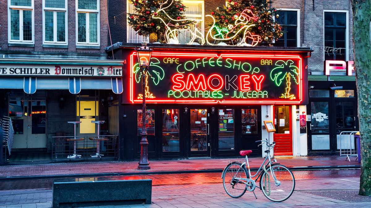À Amsterdam, les coffee shops pourraient bientôt être interdits aux touristes Le Bonbon