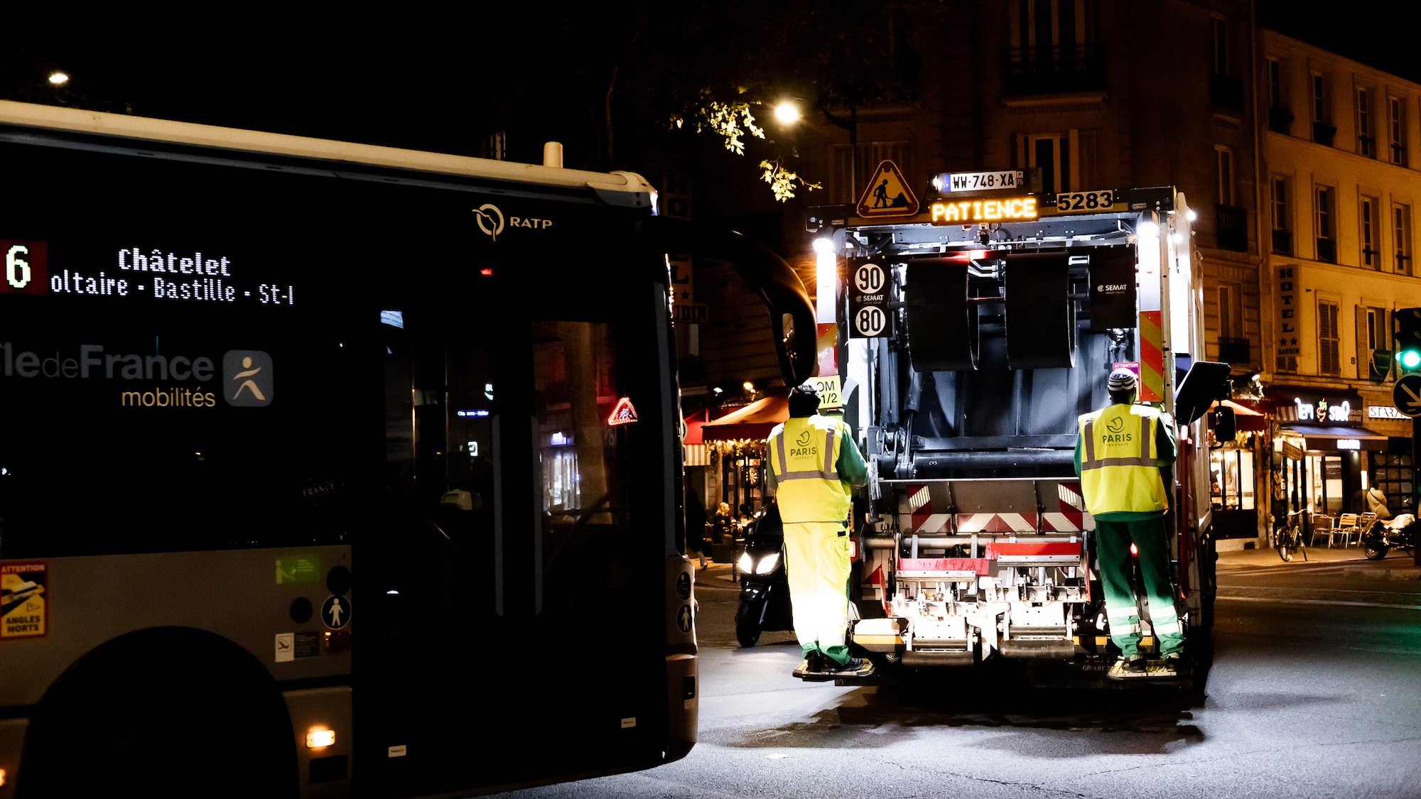 Faux éboueurs : la Ville de Paris appelle à la prudence -feel-sofood-nuit-rue-camion-poubelle-