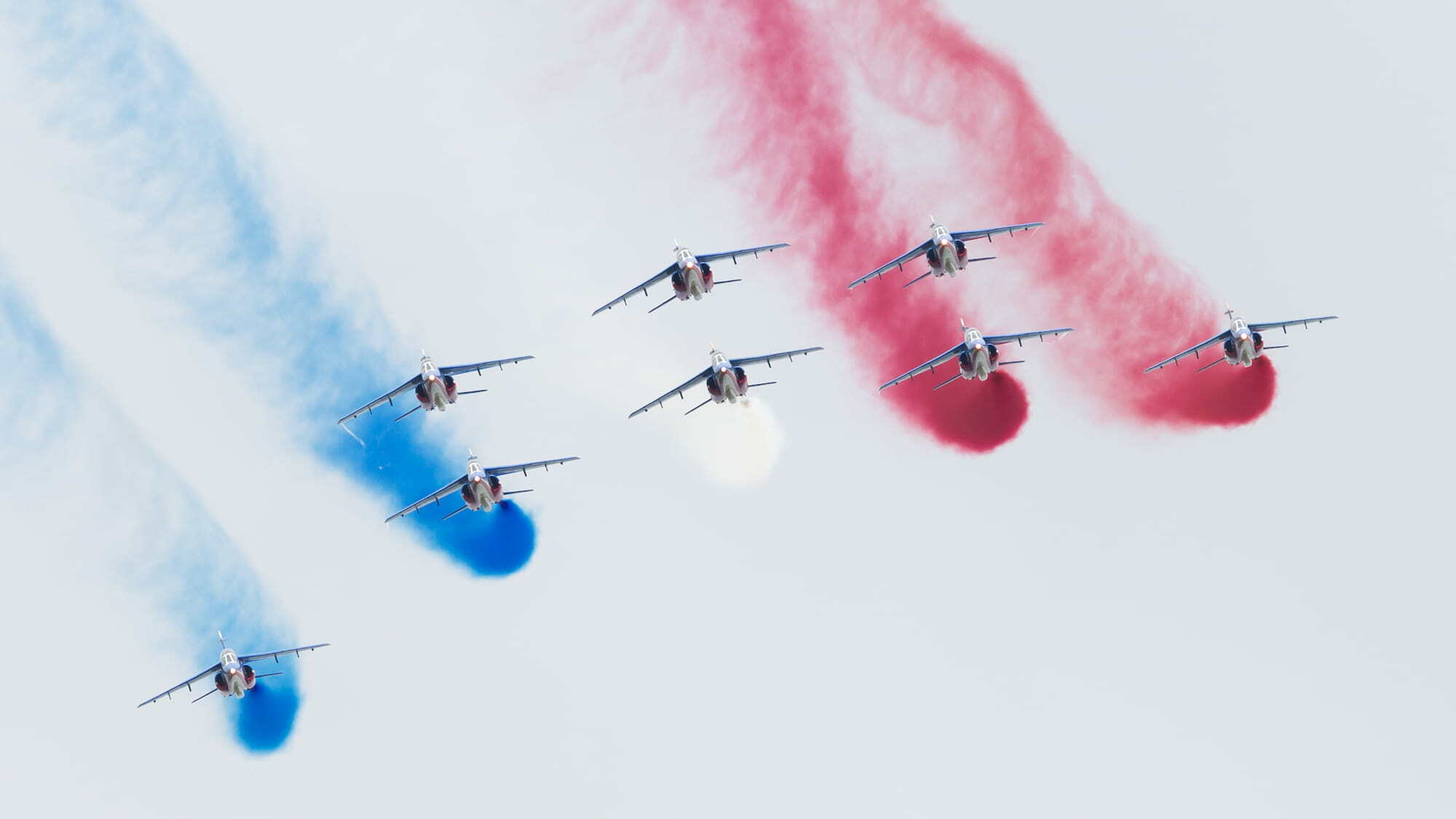 La Patrouille de France survole le Cnes et le Commandement de l'espace