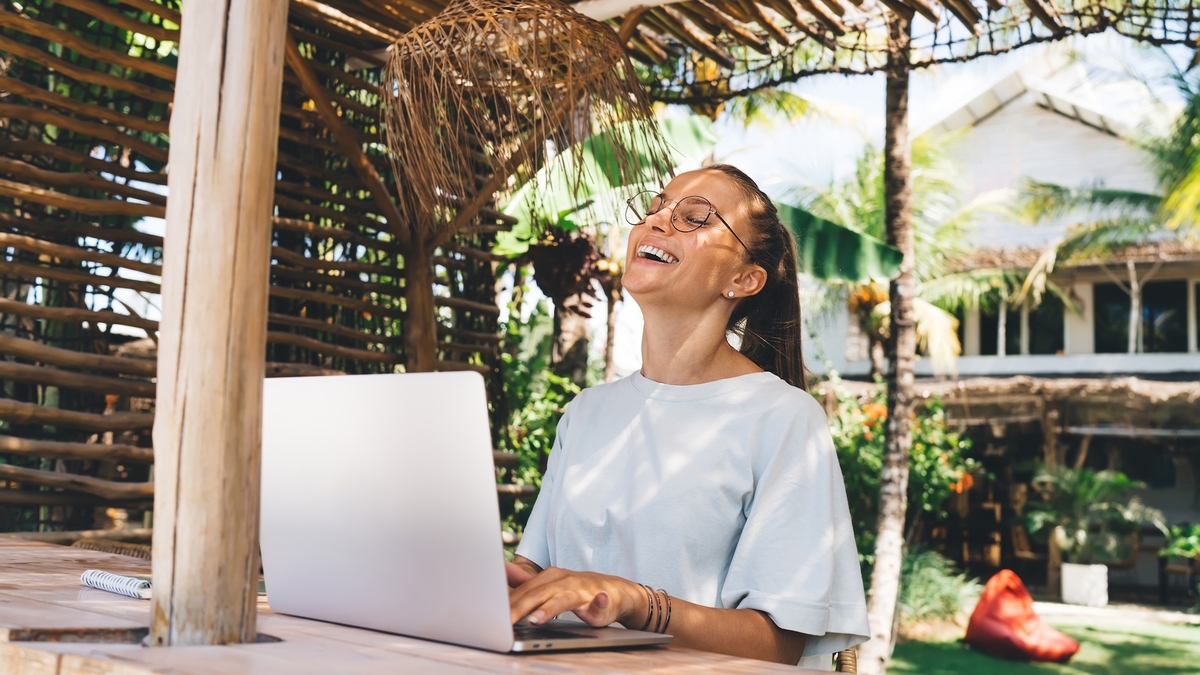 3-newsletters-voyage-suivre-pour-prolonger-les-vacances-le-bonbon