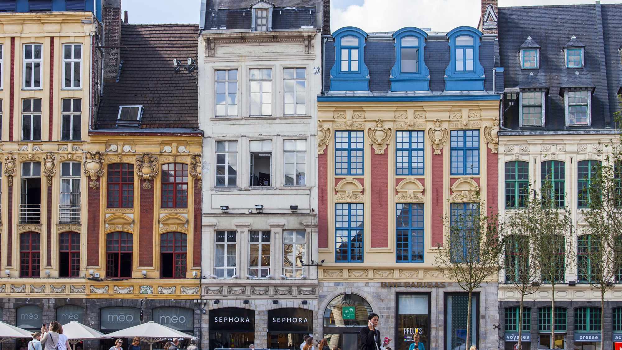 Une gigantesque vente de colis perdus débarque à Lille pour faire