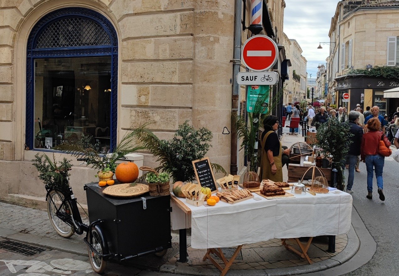 fete vin nouveau et brocante bordeaux chartrons