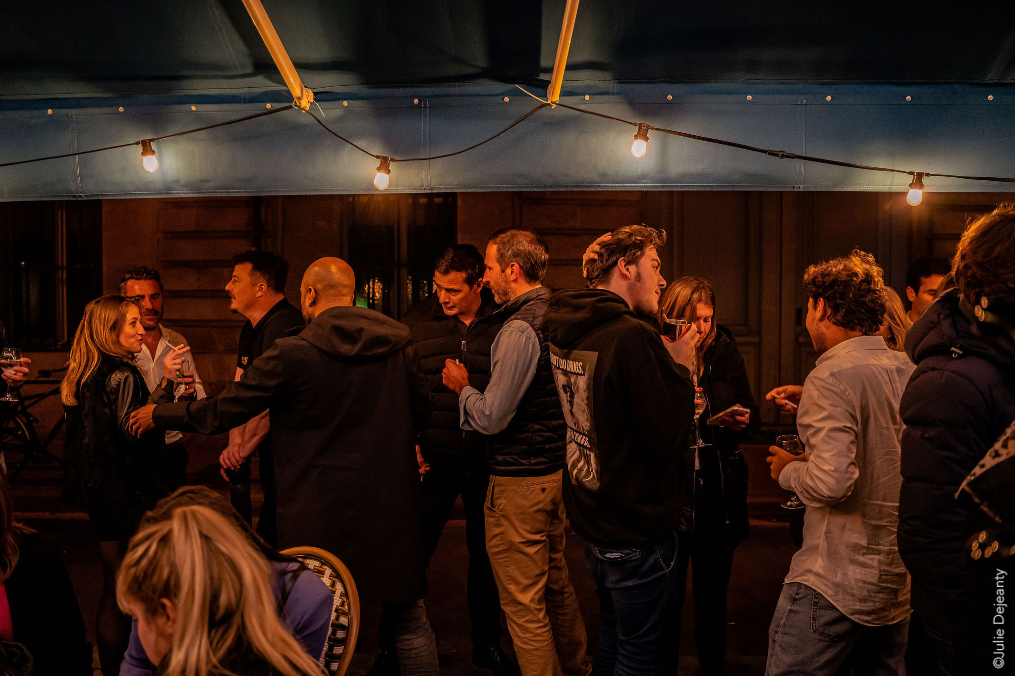 de part et d'autre bordeaux