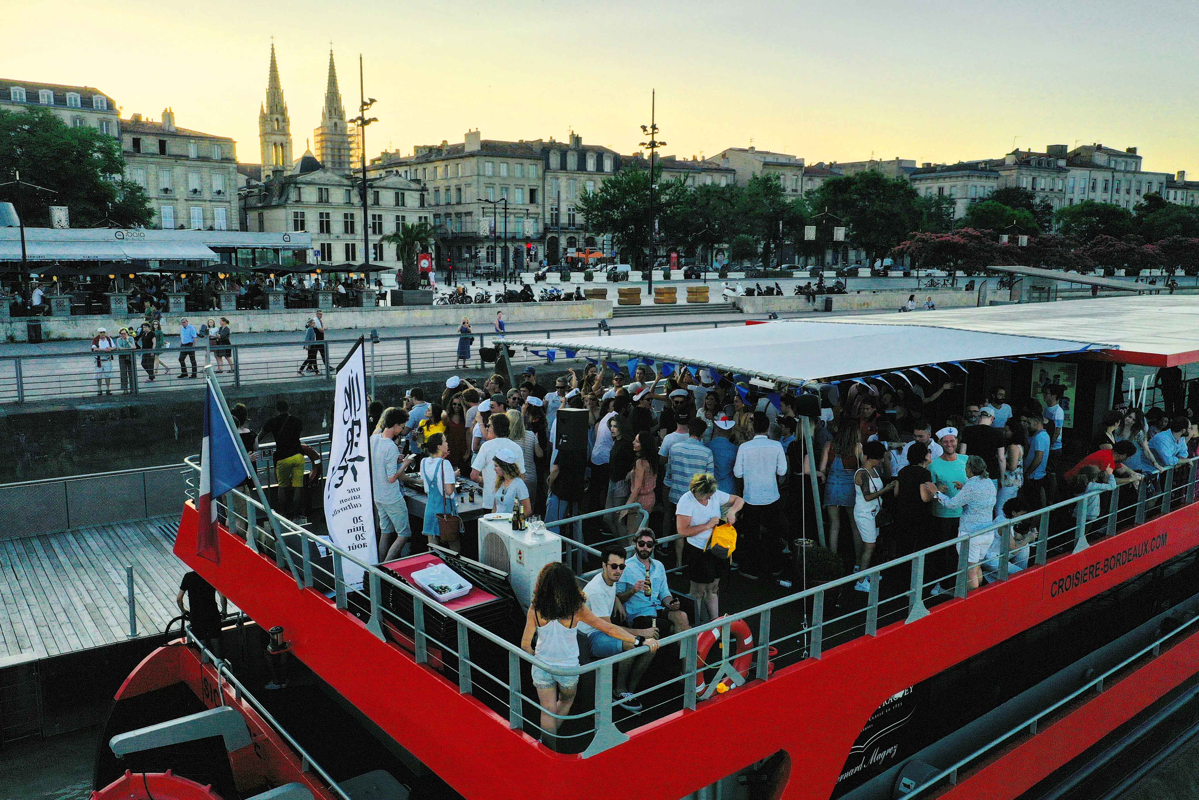 boat party bordeaux garonne cool cats croisieres musique electronique