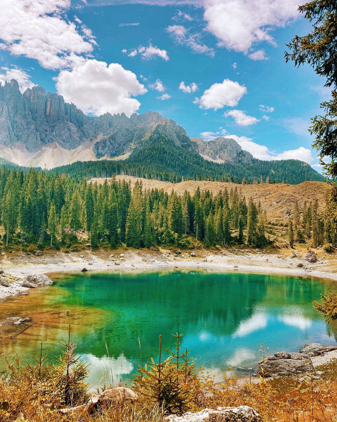 lac dans la région des Dolomites en Italie