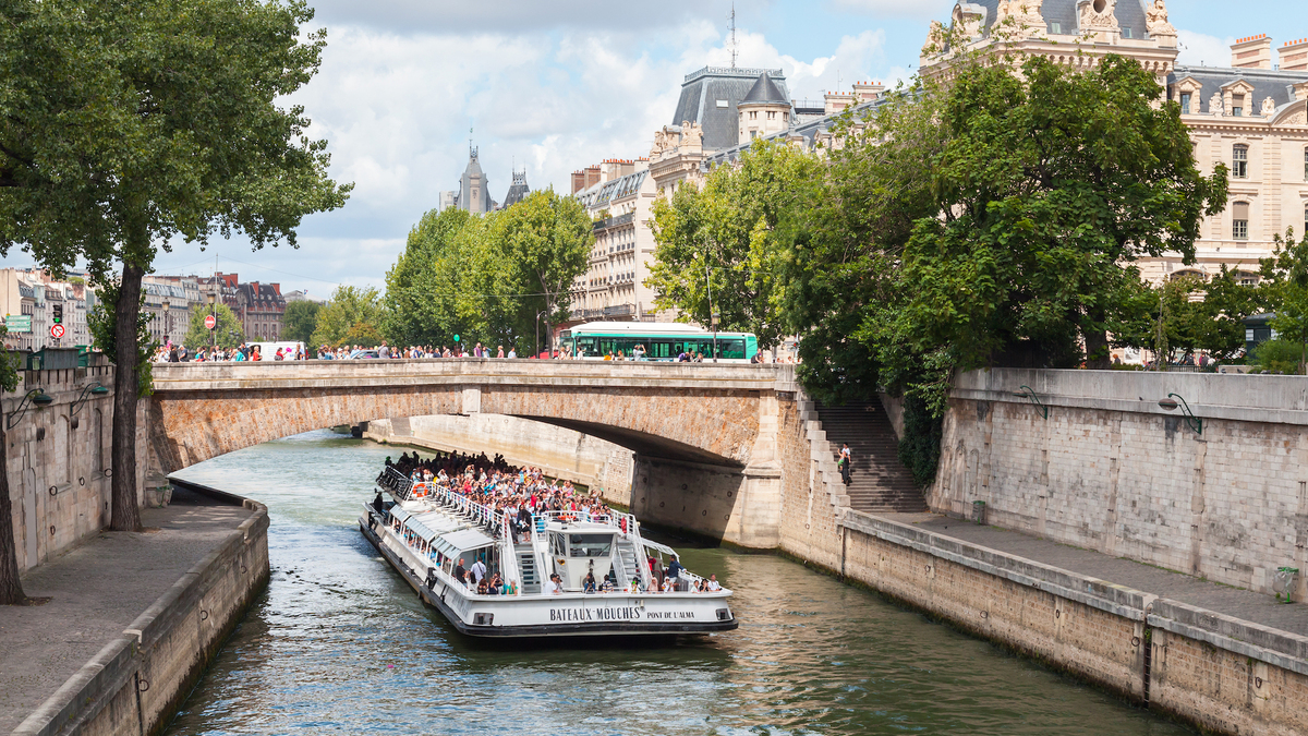 Bateau Mouche Translation