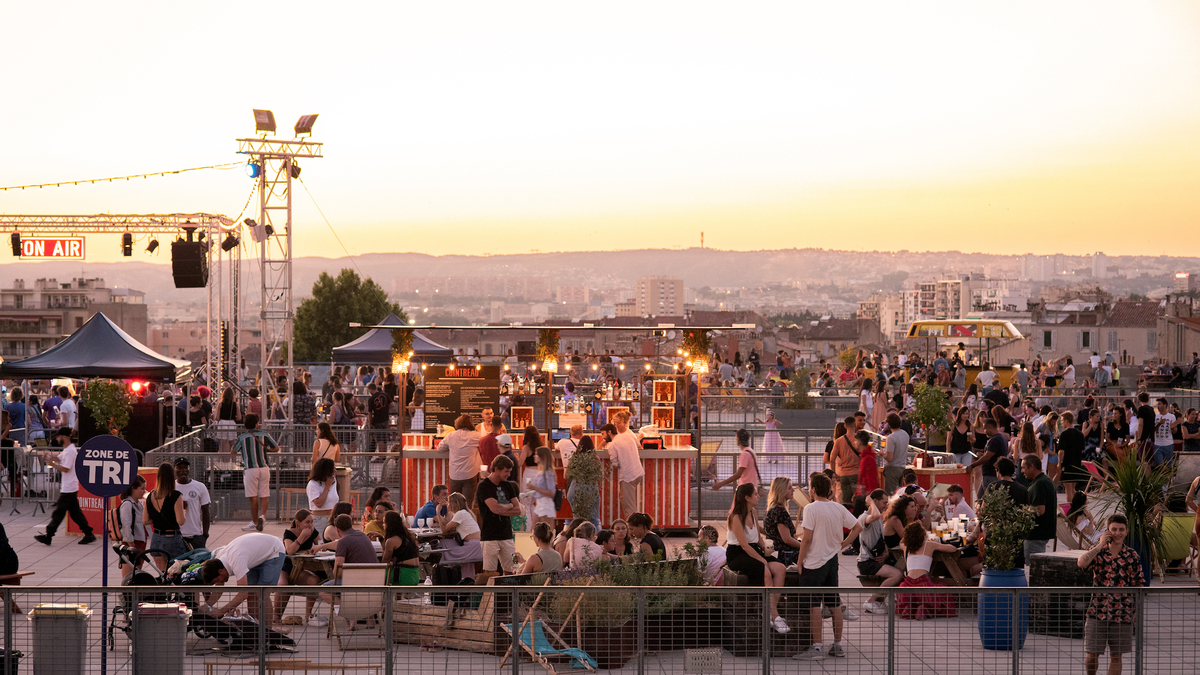 Le Château Gassier Prend Ses Quartiers D'été Sur Le Plus Beau Rooftop ...