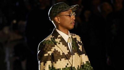 Fashion Week masculine : Pharrell Williams embrase le Pont Neuf, transformé  en podium, avec un show spectaculaire pour Louis Vuitton