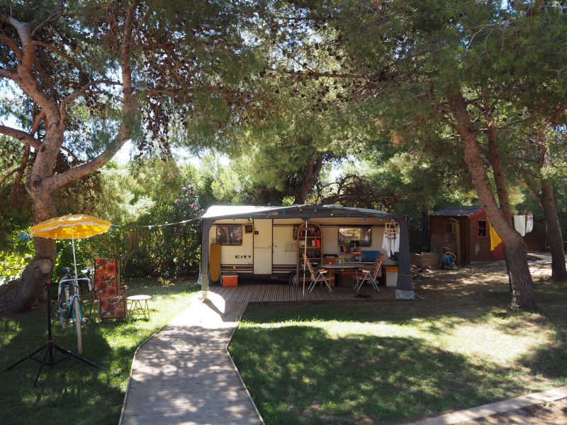 Visites guidées décor « Camping Paradis »