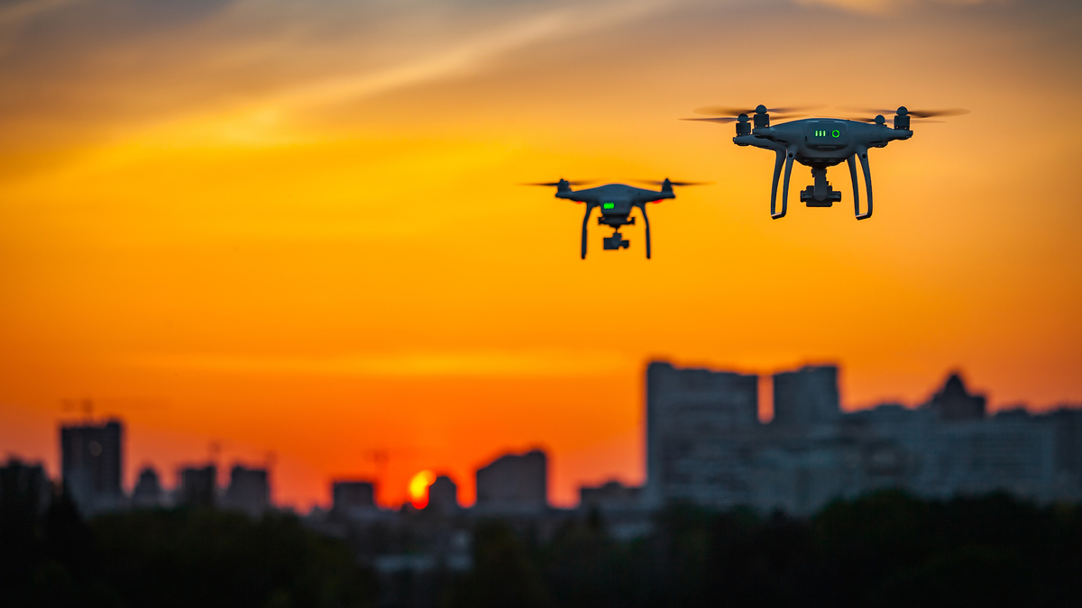 “Drones Assist Traffic Control Operations Targeting Urban Rodeos Despite Legal Controversy”