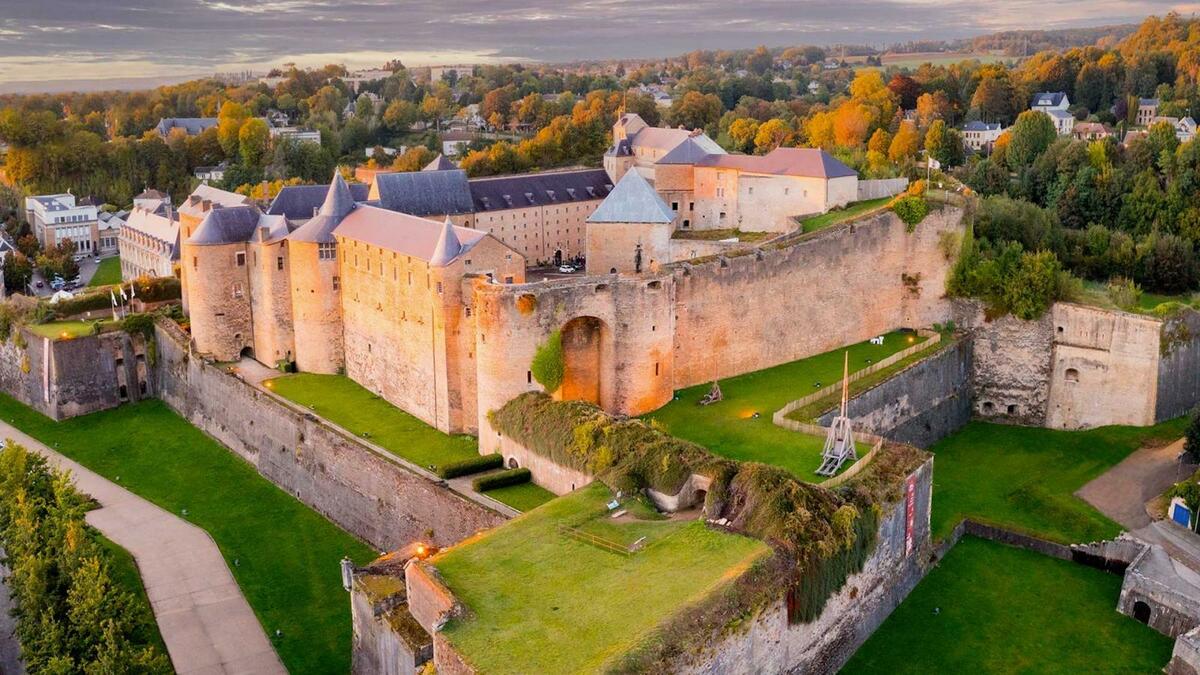Château Fort de Sedan  Le plus grand Château d'Europe - Site officiel