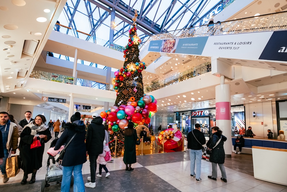 marche-noel-decorations-confluence-lyon