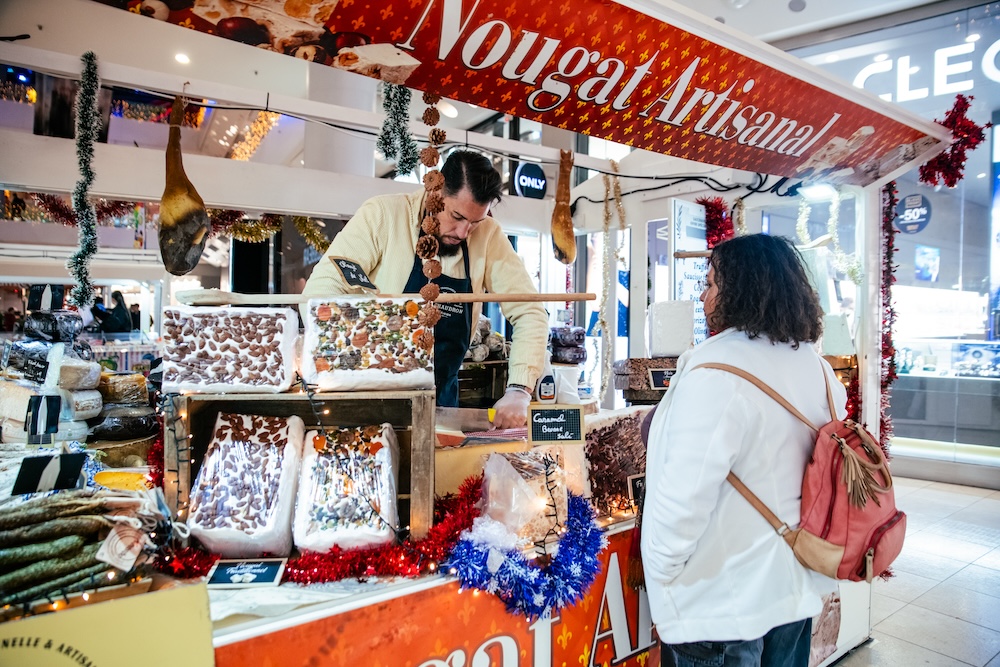 marche-noel-decorations-confluence-lyon