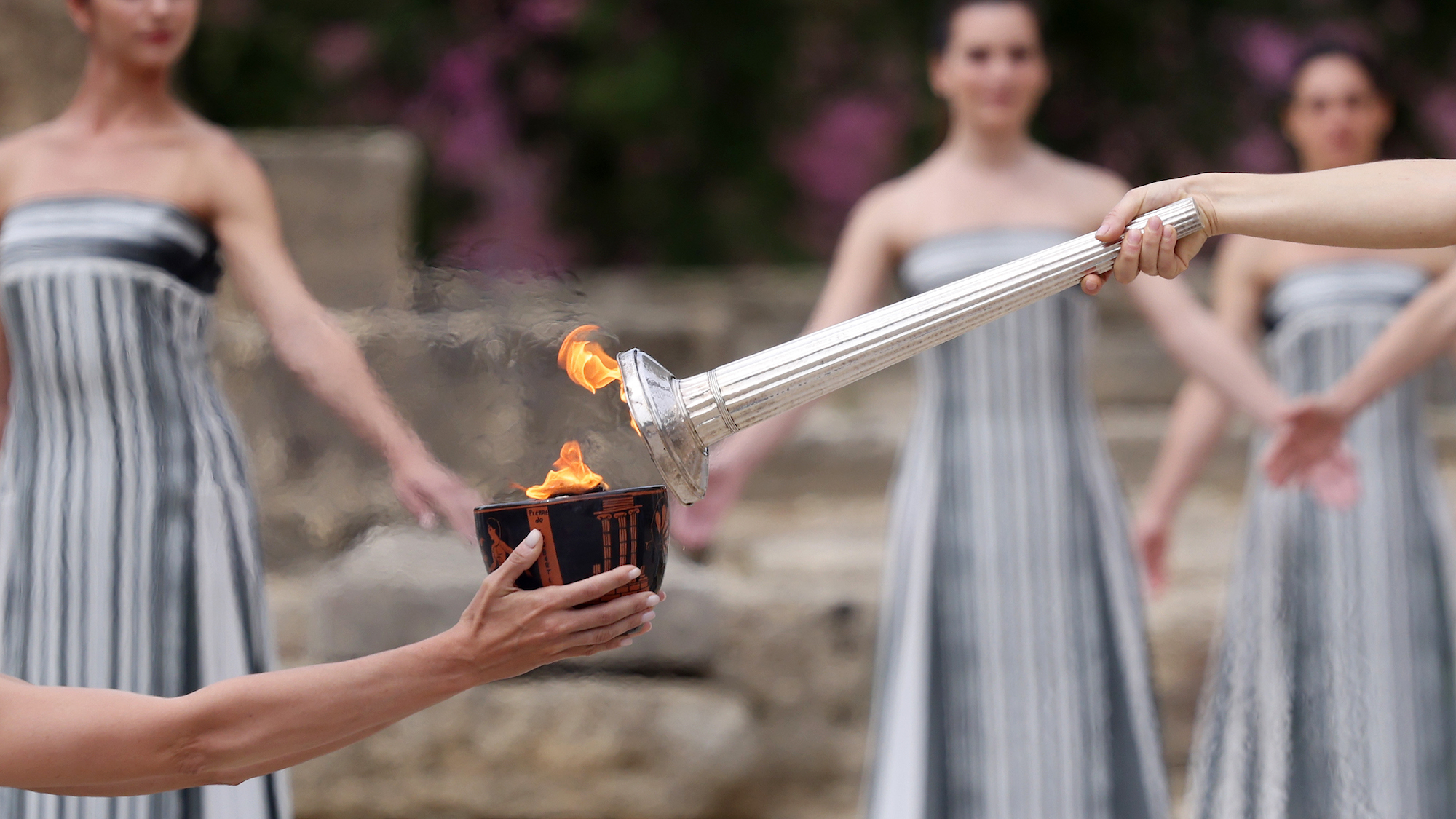 allumage-de-la-flamme-olympique-olympie