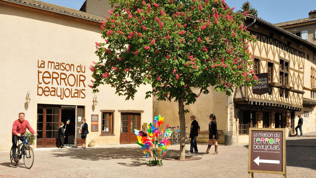 beaujeu village beaujolais