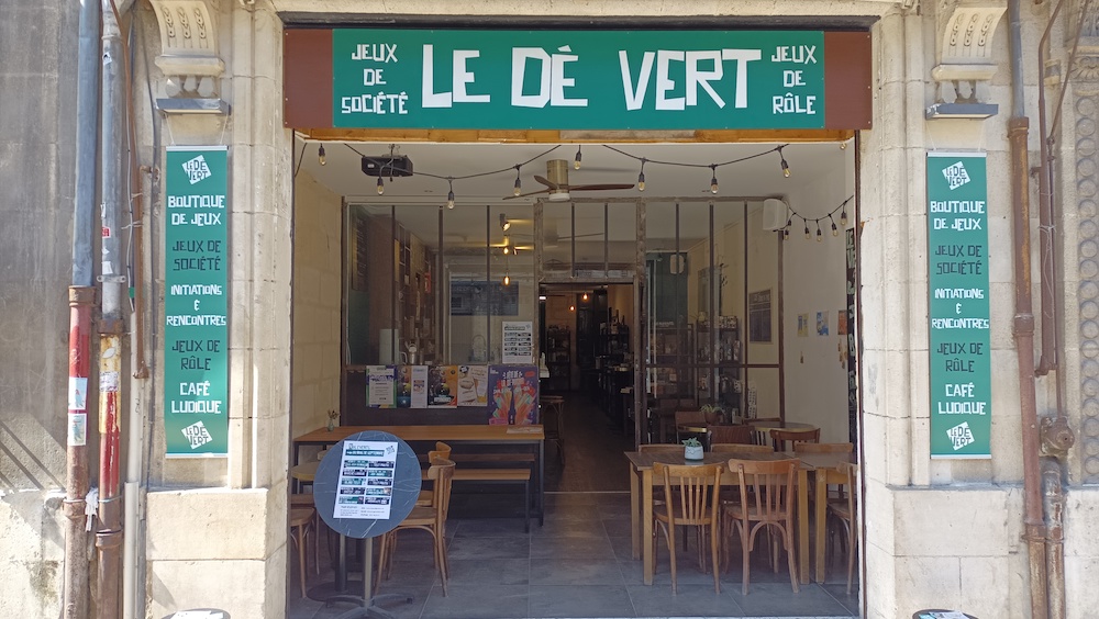 de vert bordeaux cafe ludique