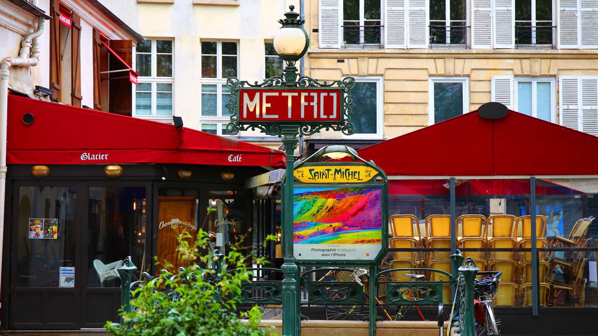 metro-paris-station-saint-michel-place-entre-e-met