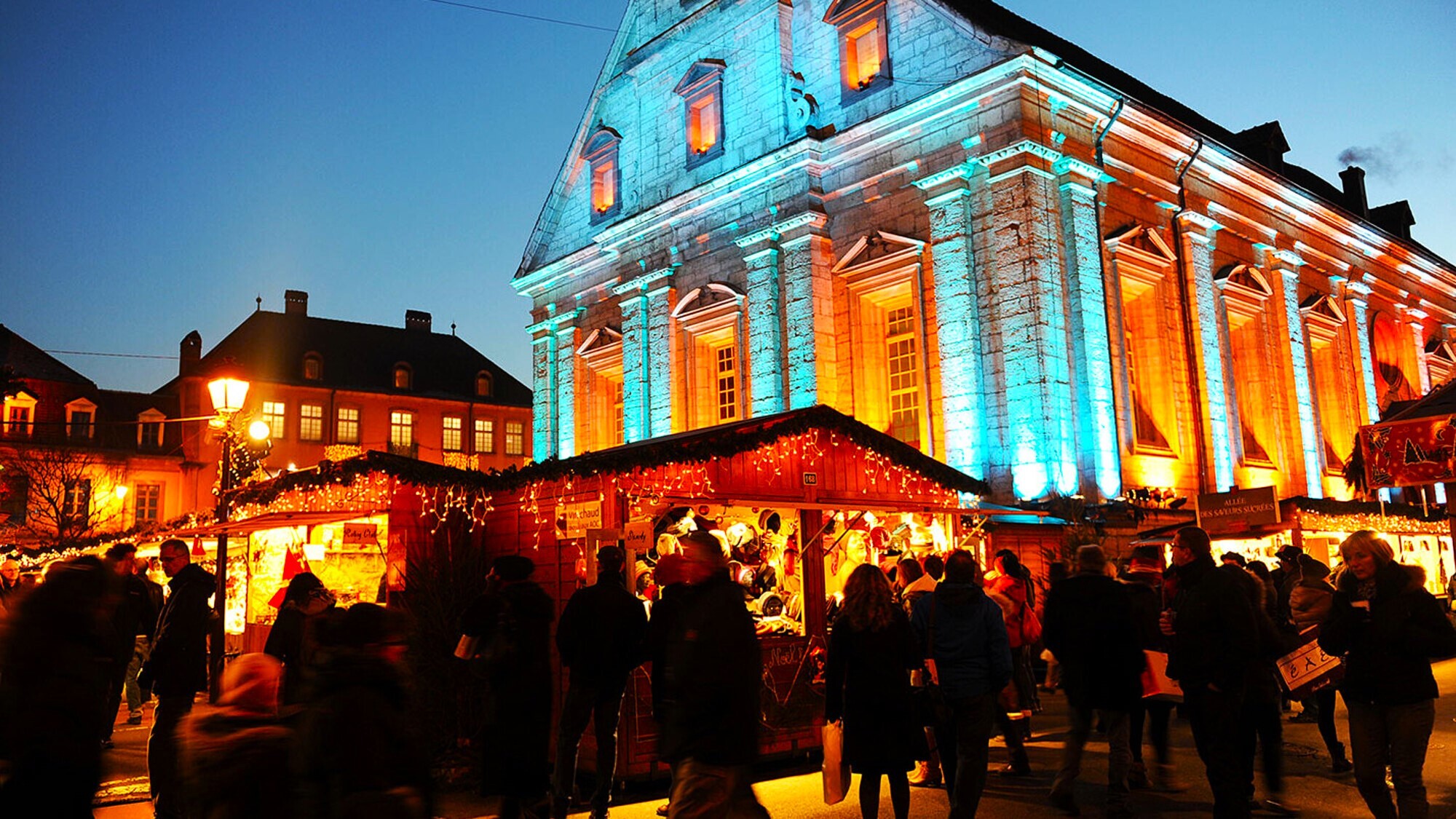 lumieres-de-noel-temple-et-marche-montbeliard-1428