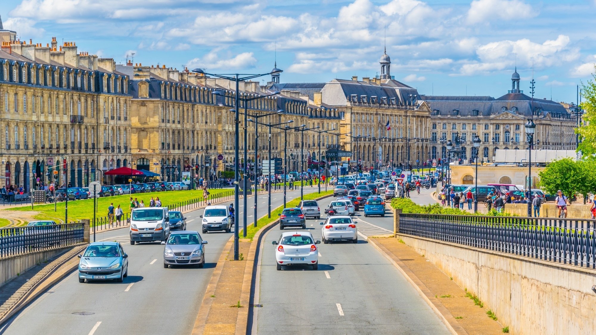 vehicules-non-classes-interdits-bordeaux-2025