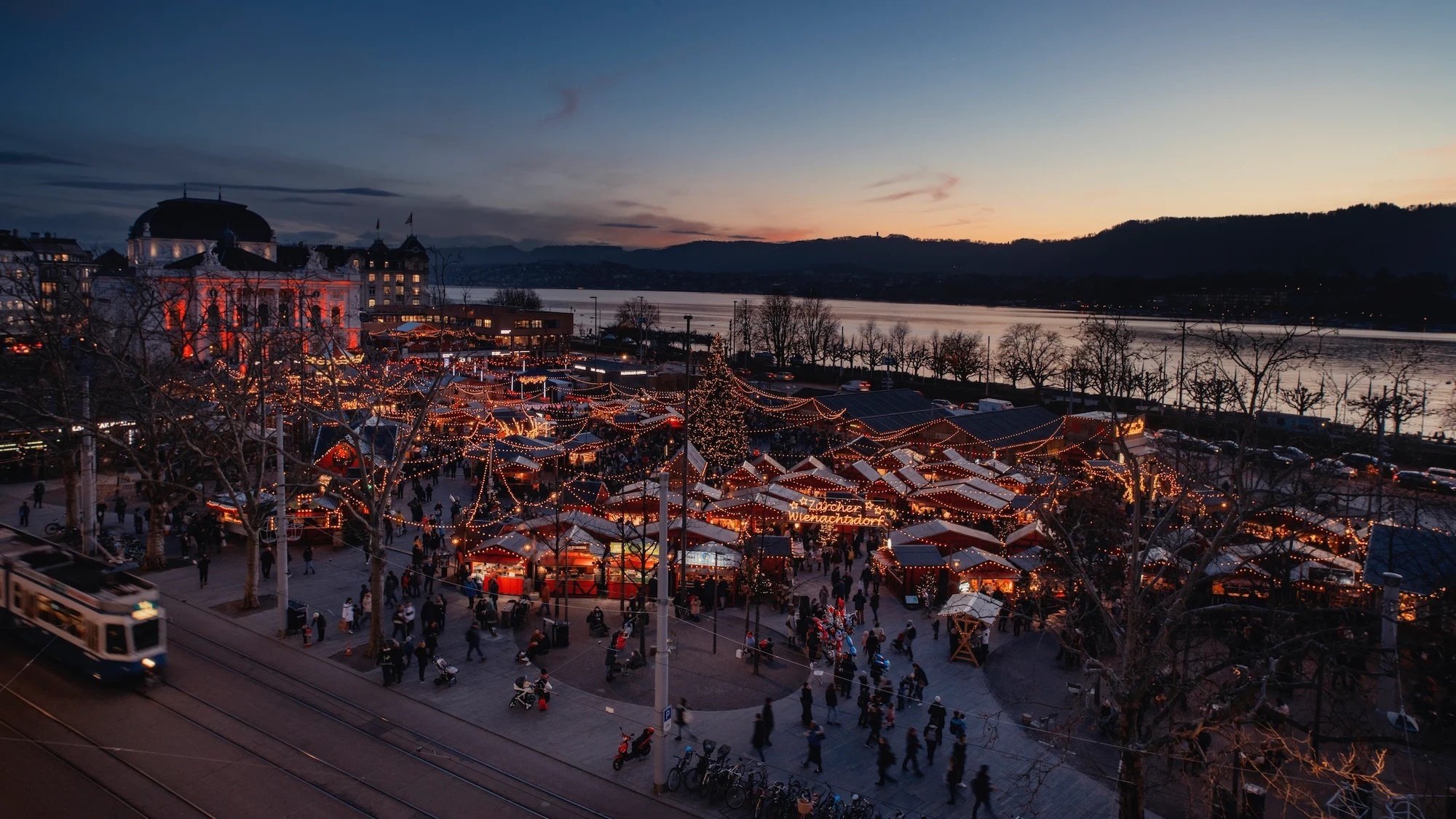 marche-de-noel-wienachtsdorf-place-sechselautenpla